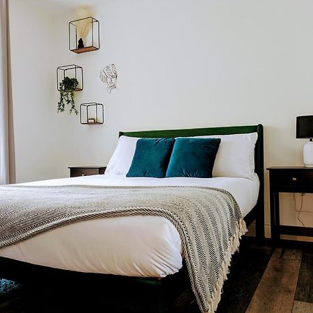 Sterling Stylish 2 Bedroom Central Modern Apartment 달링턴 외부 사진