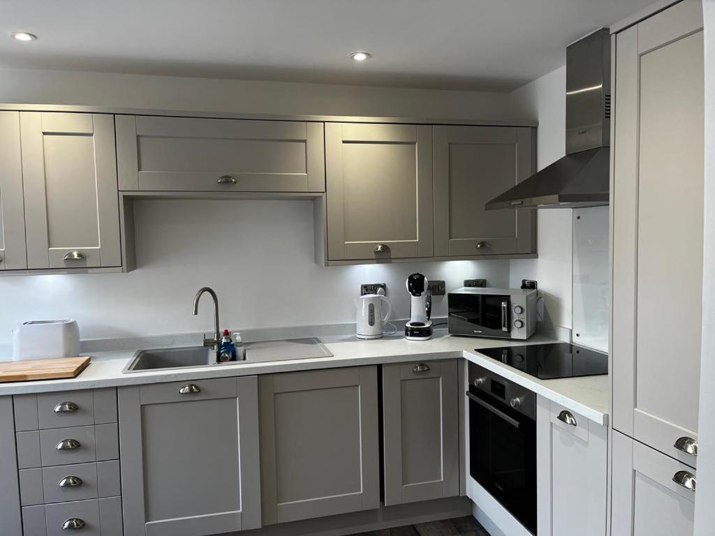 Sterling Stylish 2 Bedroom Central Modern Apartment 달링턴 외부 사진