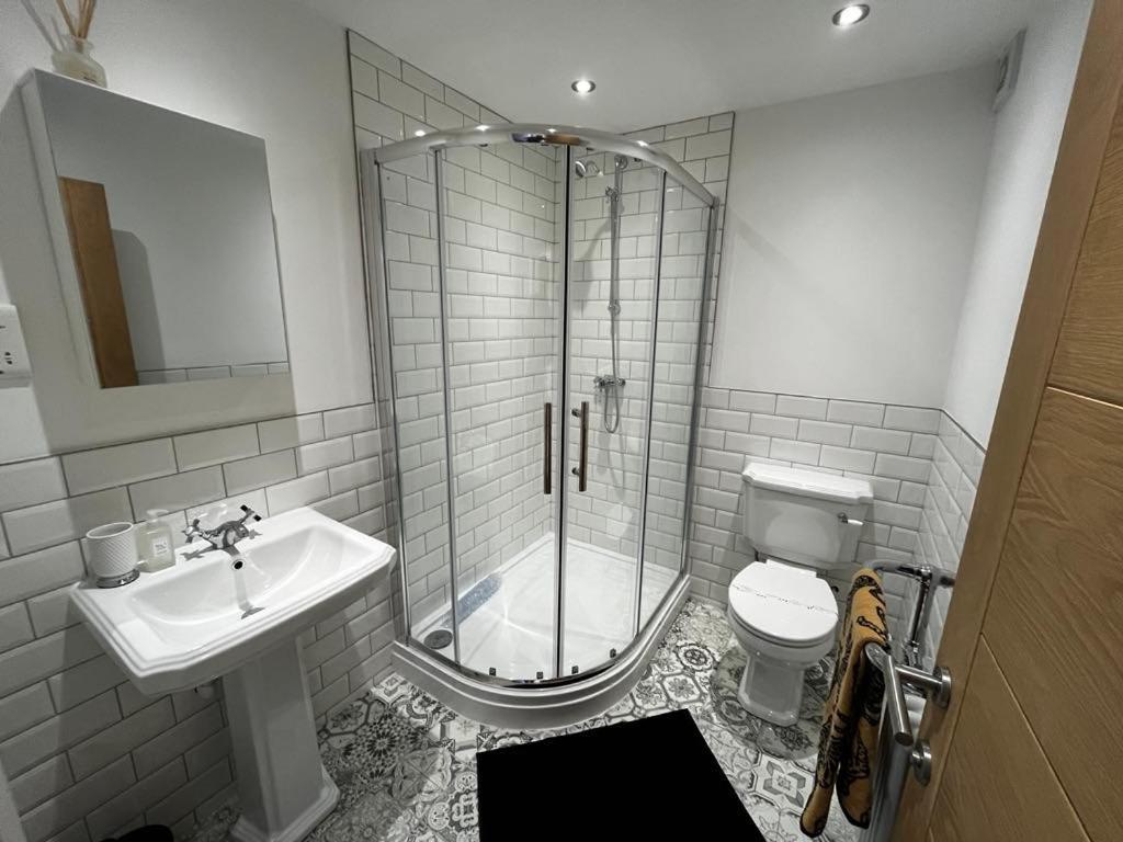 Sterling Stylish 2 Bedroom Central Modern Apartment 달링턴 외부 사진